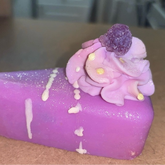 Berry slice soap - Picture 3 of 5